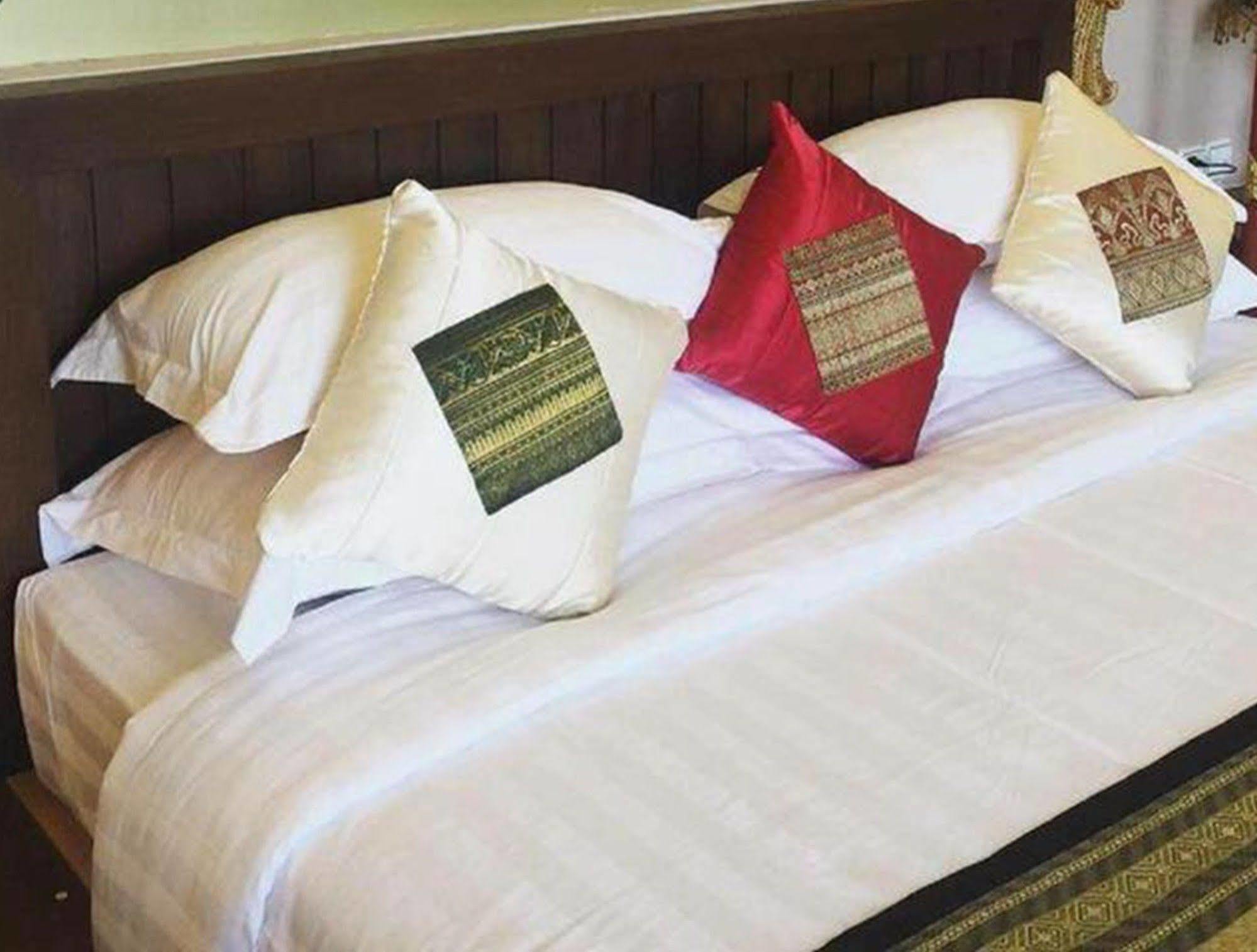Thousand Island Hotel Inle Lake מראה חיצוני תמונה